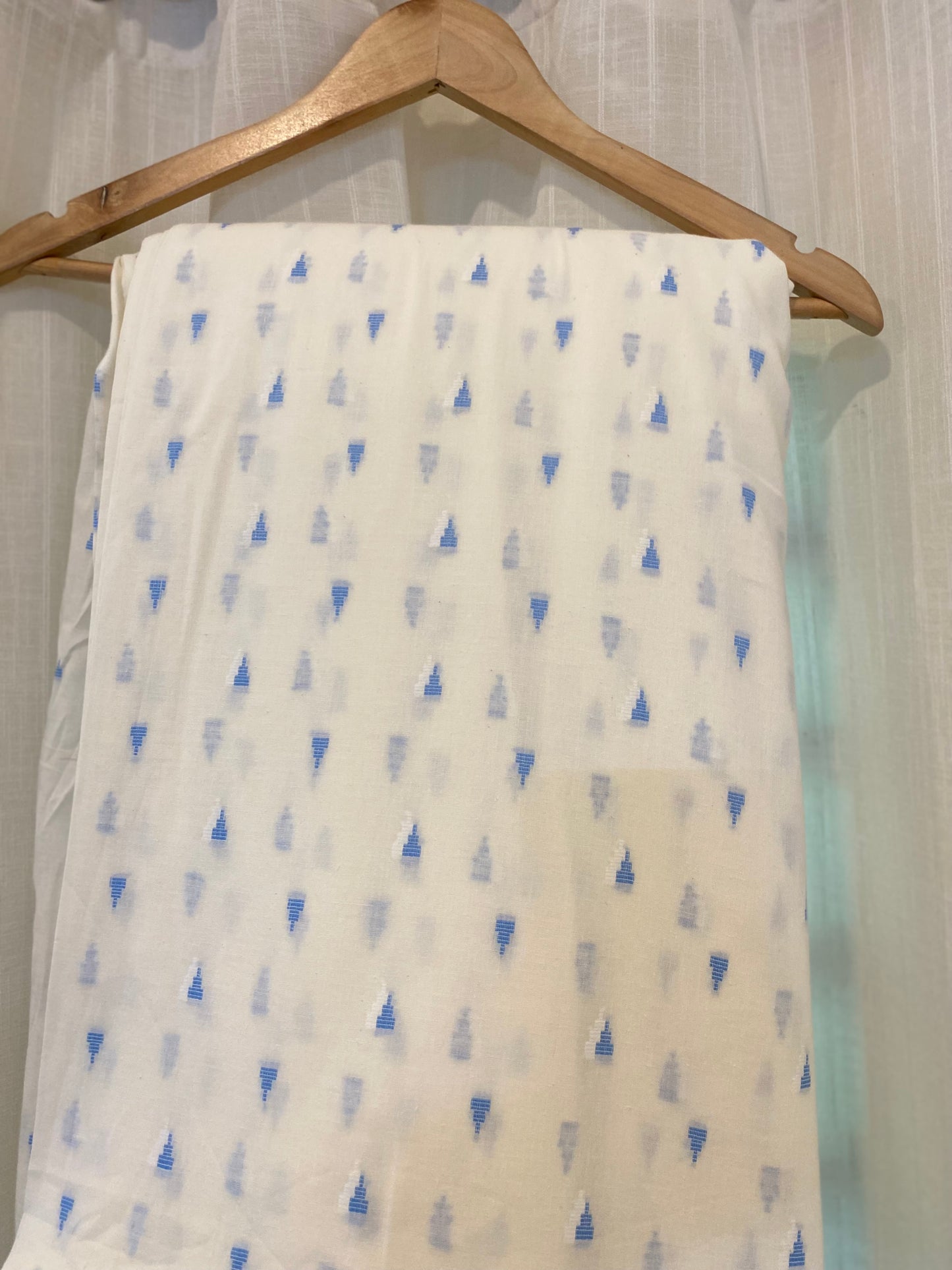 FBR025 White&Blue-TrianglePrint-Fabric