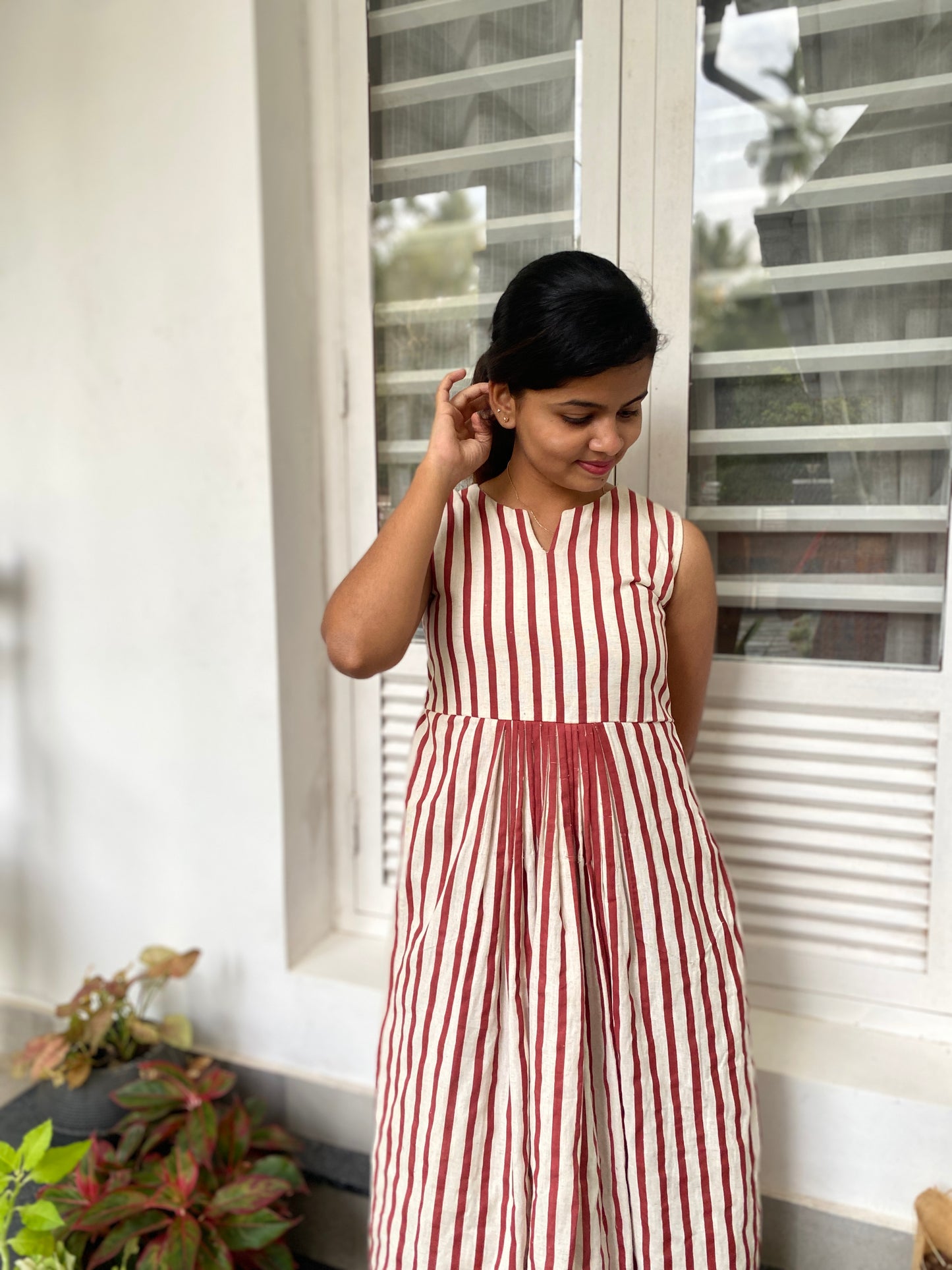 DS72 Red stripe dress with centre pleates