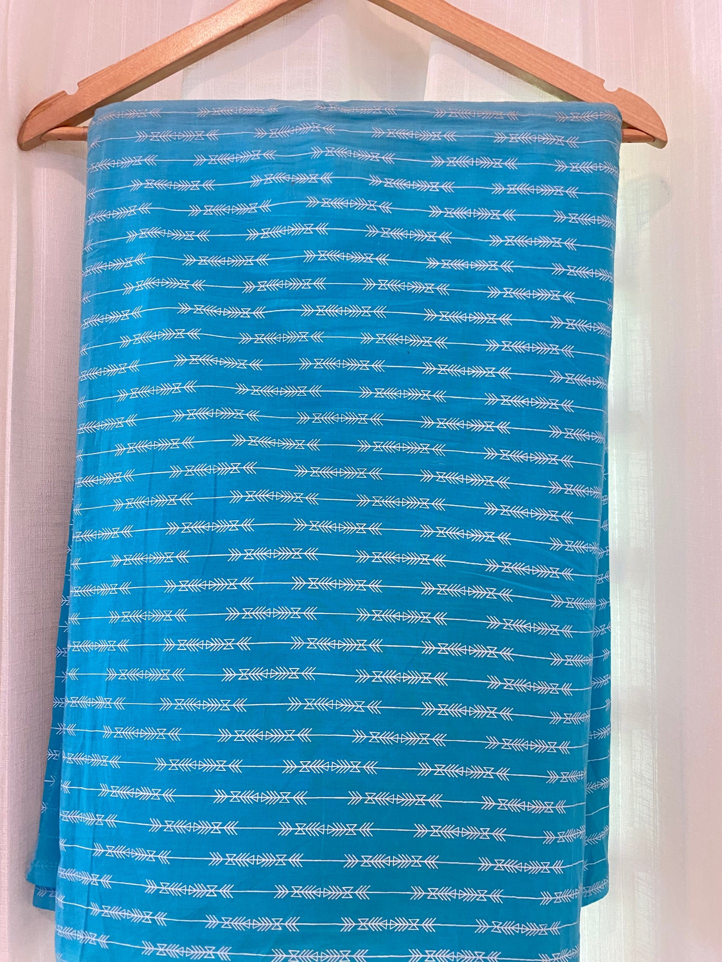 FBR020 Blue-WhiteArrowPrint-Fabric