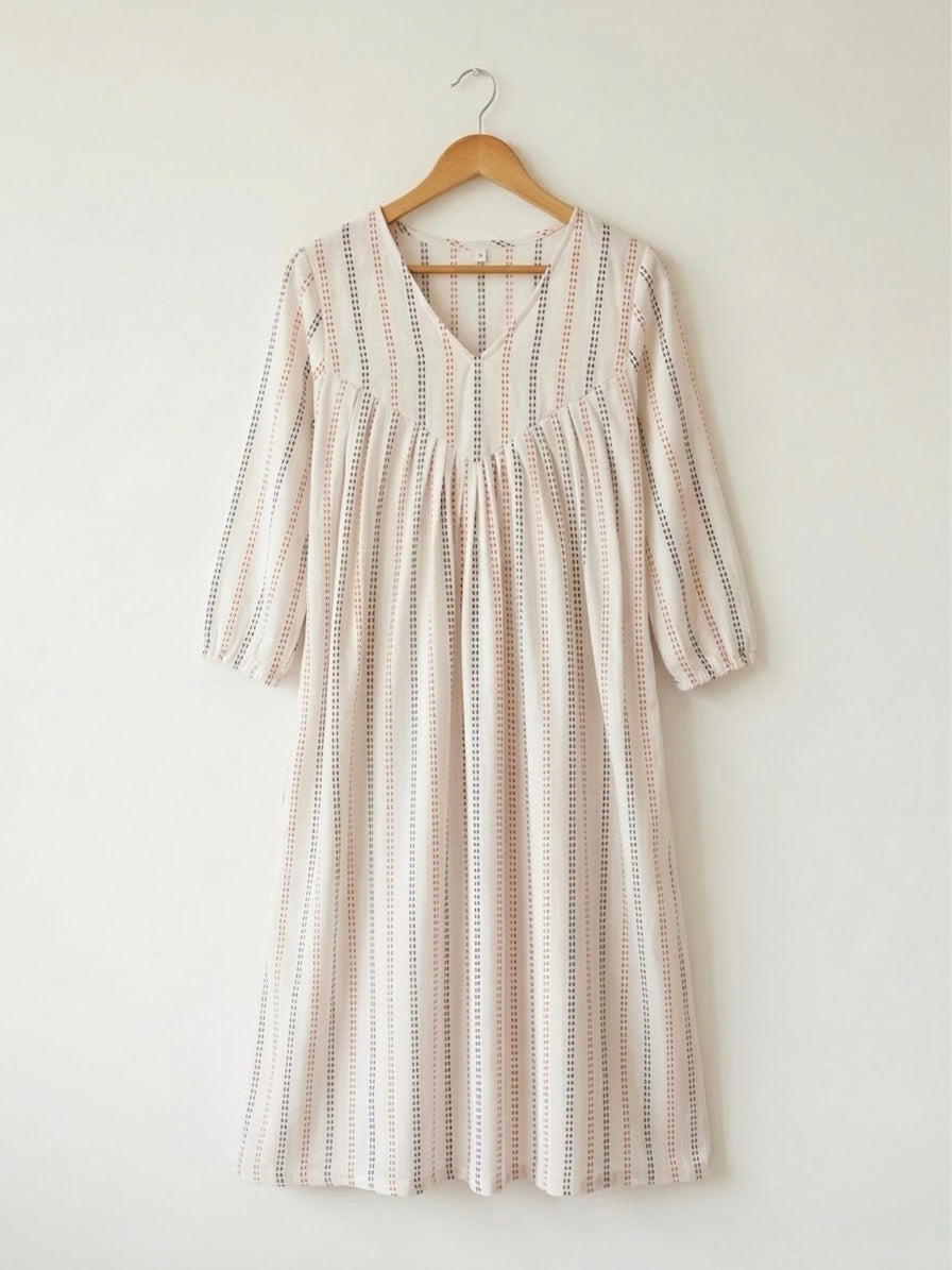 DS121 Dotted thread line double gauze muslin inverted Alia cut with V neck