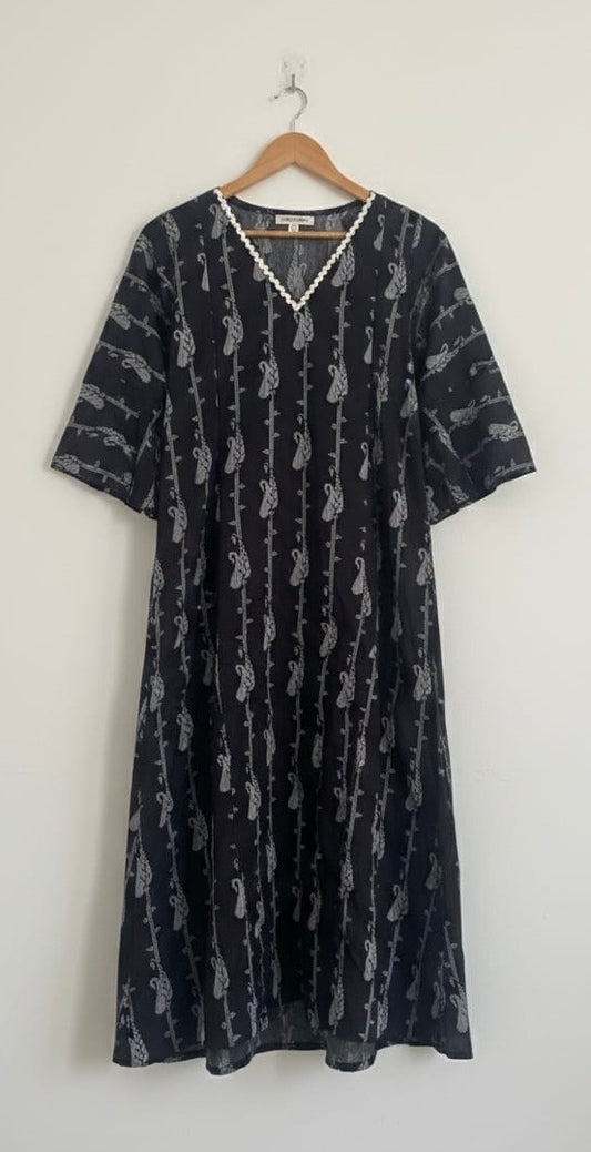 DS97 Black&White-Fishprint-Fabric- V-neck lace Dress