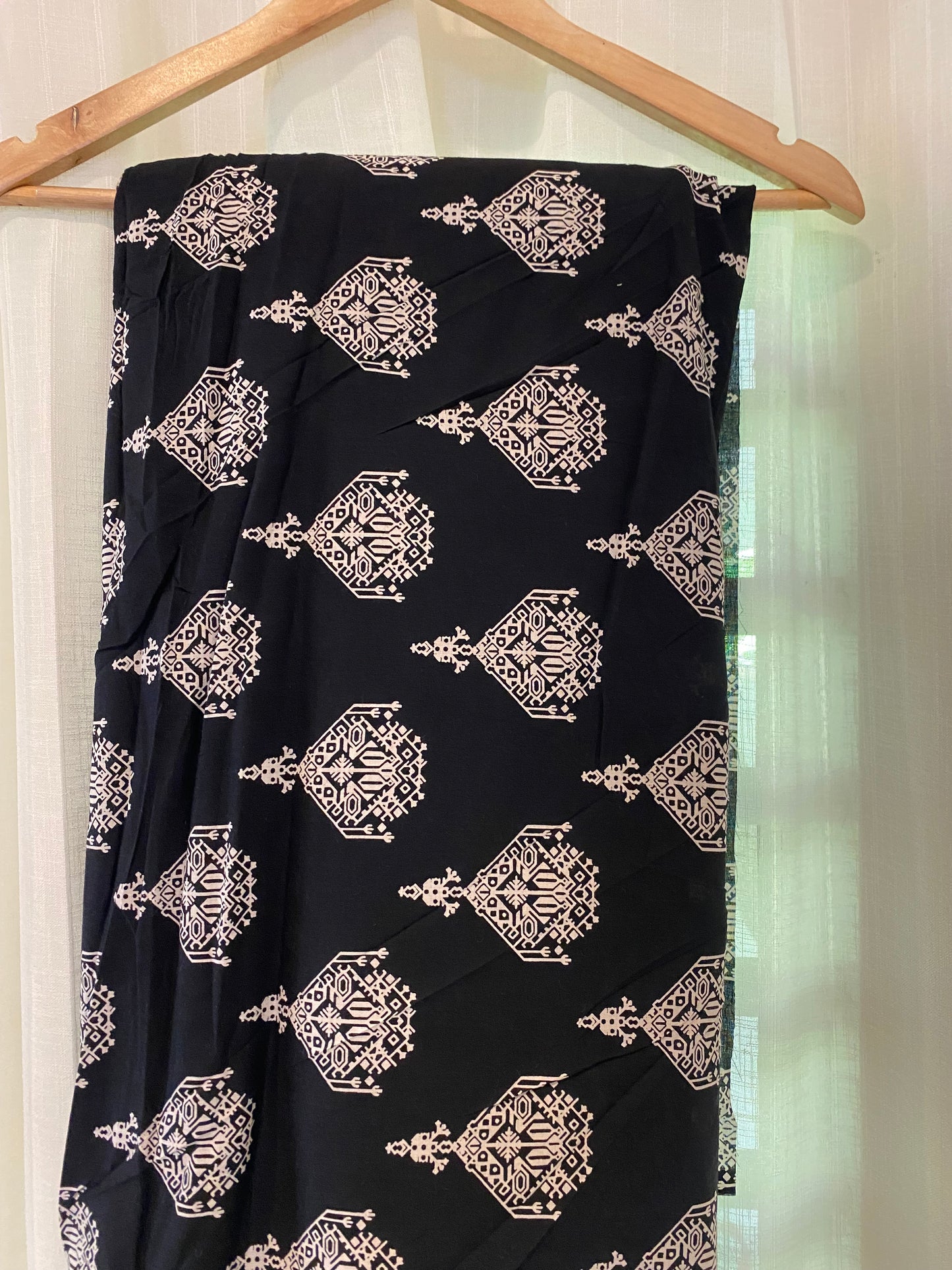 FBR021 Black&White-EaringPrint-Fabric