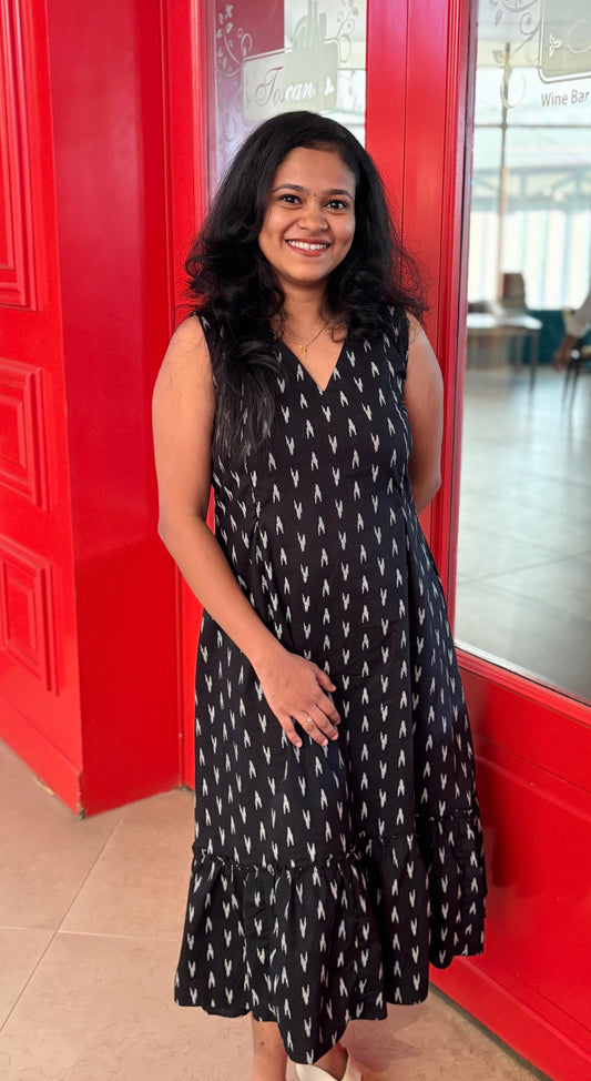 DS27 V-neck with Bottom Flare Black&White Print Cotton Dress