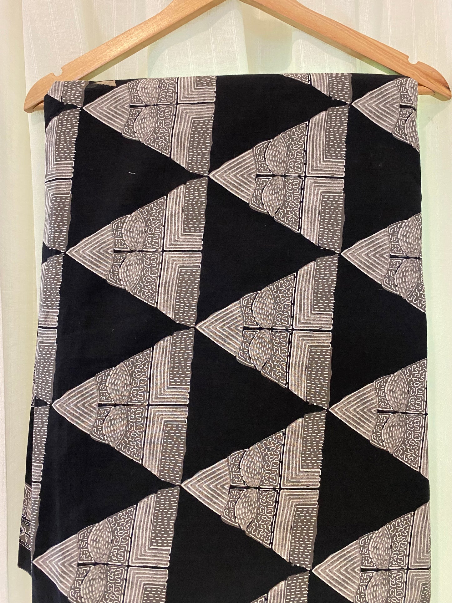 FBR024 Black&White-Triangle Print-Cotton Fabric