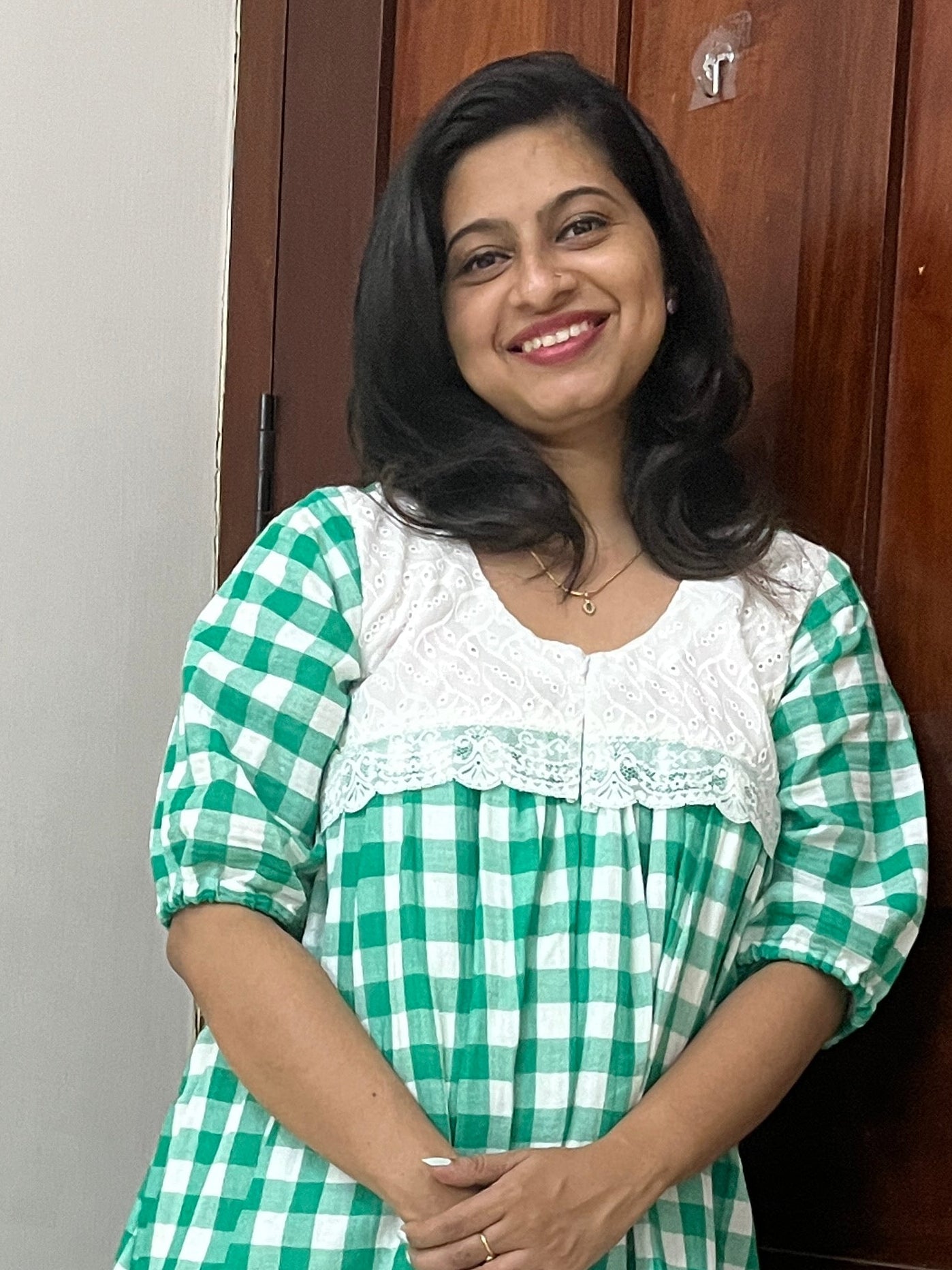 DS98 Double gauze muslin green checks - Hakoba yoke dress with lace detail