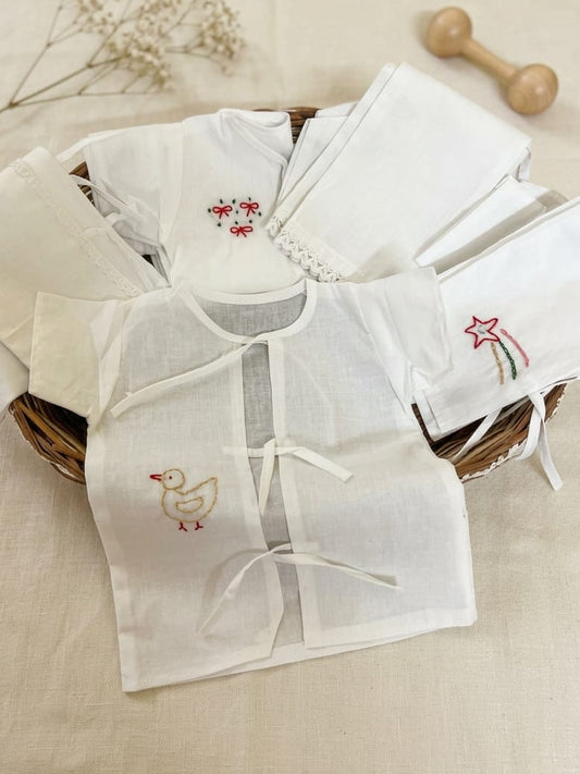 Newborn Kettudup/Jablas with small embroidery and lace details(pack of 5)